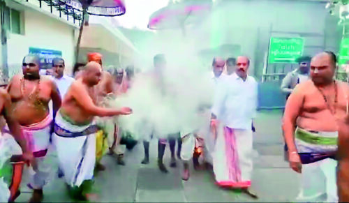 तिरुमला मंदिर में हुए कथित अपवित्रीकरण के बाद शुद्धिकरण के लिए चार घंटे का ‘शांति होमम् पंचगव्य प्रोक्षण’ (शुद्धिकरण अनुष्ठान) किया गया।