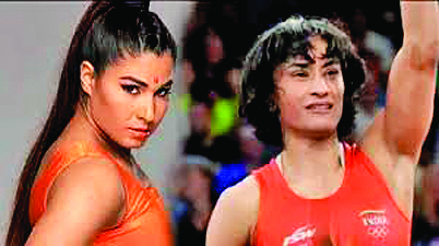 कविता दलाल और विनेश फोगाट।