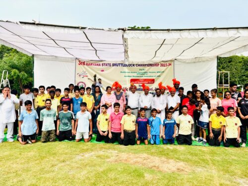 प्रतोगिता में भाग लेने पहुंचे प्रतिभागी और मुख्यअतिथी।
