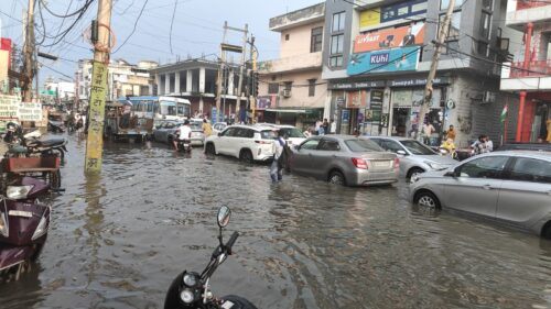 सोनीपत में सड़कों पर भरा पानी