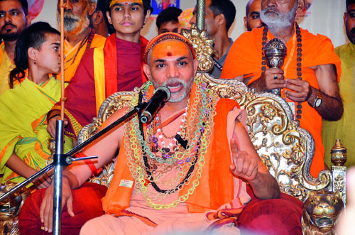 जगतगुरु शंकराचार्य स्वामी अविमुक्तेश्वरानंद।