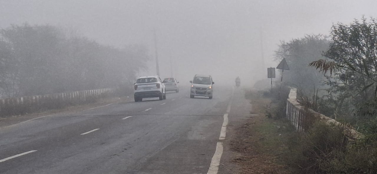 रविवार को सुबह के समय कई शहरों में कोहरा छाया रहा।