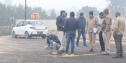 हांसी: मुठभेड़ के बाद घटनास्थल पर जांच करती पुलिस।